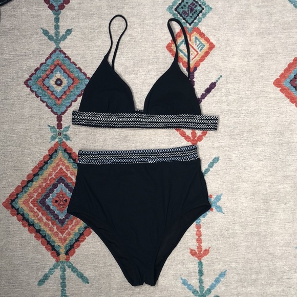 Kisuii Smocked Black bikini set - Picture 5 of 11